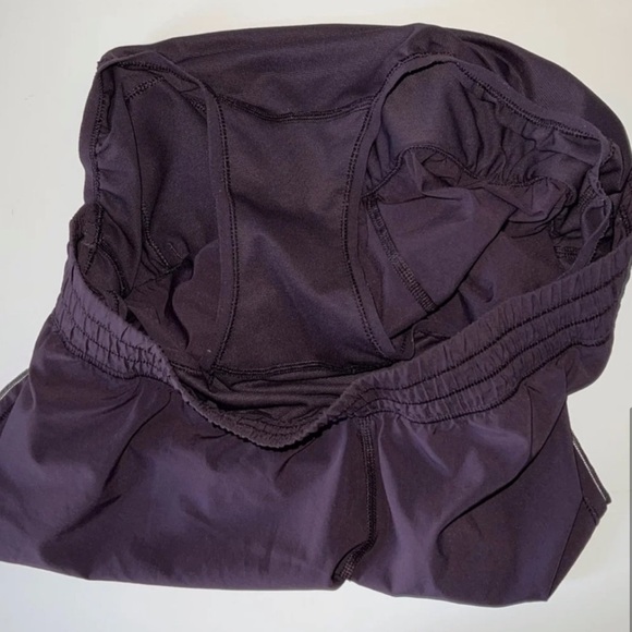 LuLuLeMoN beat the heat running shorts size 4 excellent condition black currant - Picture 8 of 11